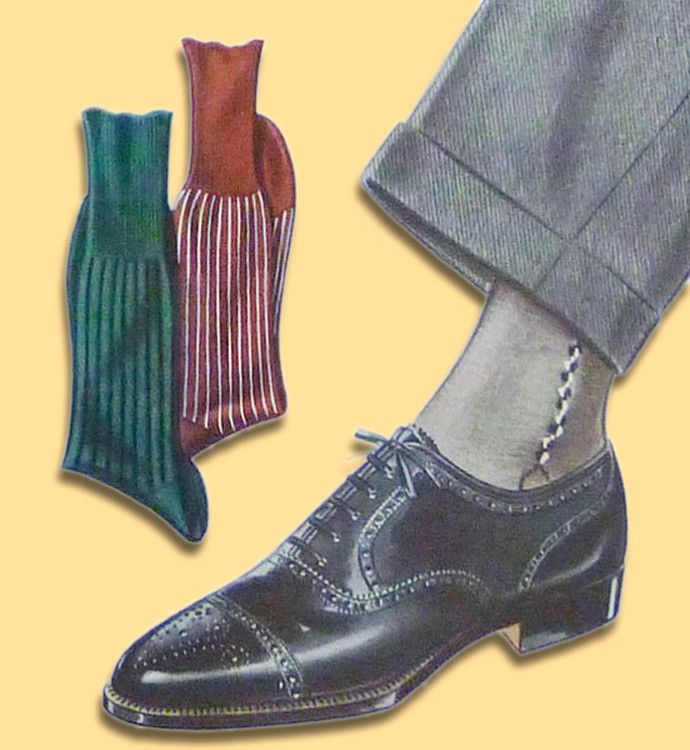 Серые носки хорошо подходят к серым брюкам и черным туфлям