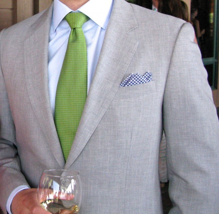 Зеленый галстук для свадебного костюма жениха