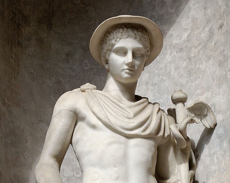 Статуя Гермеса в петатосе