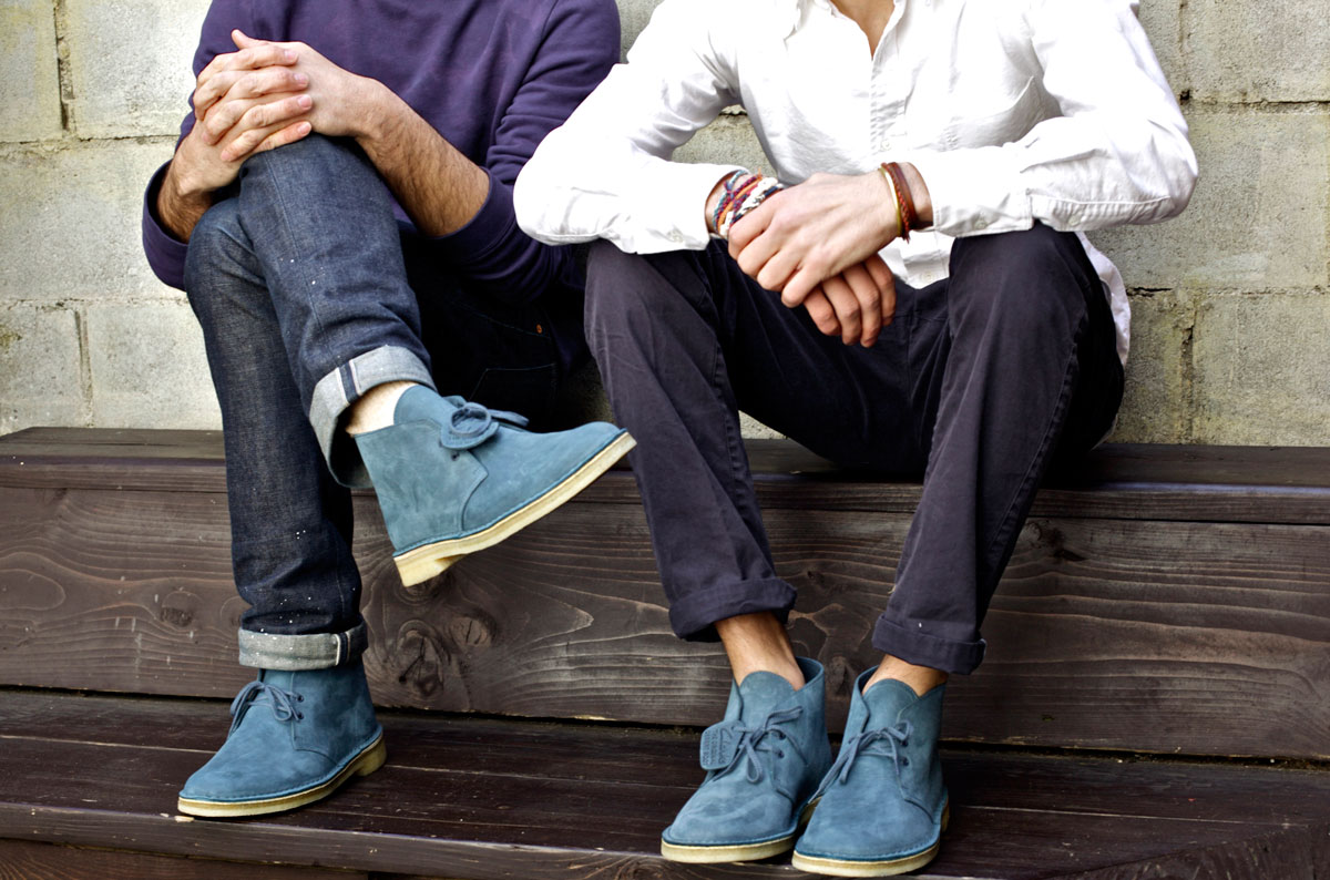 Мужчины в джинсах и ботинках