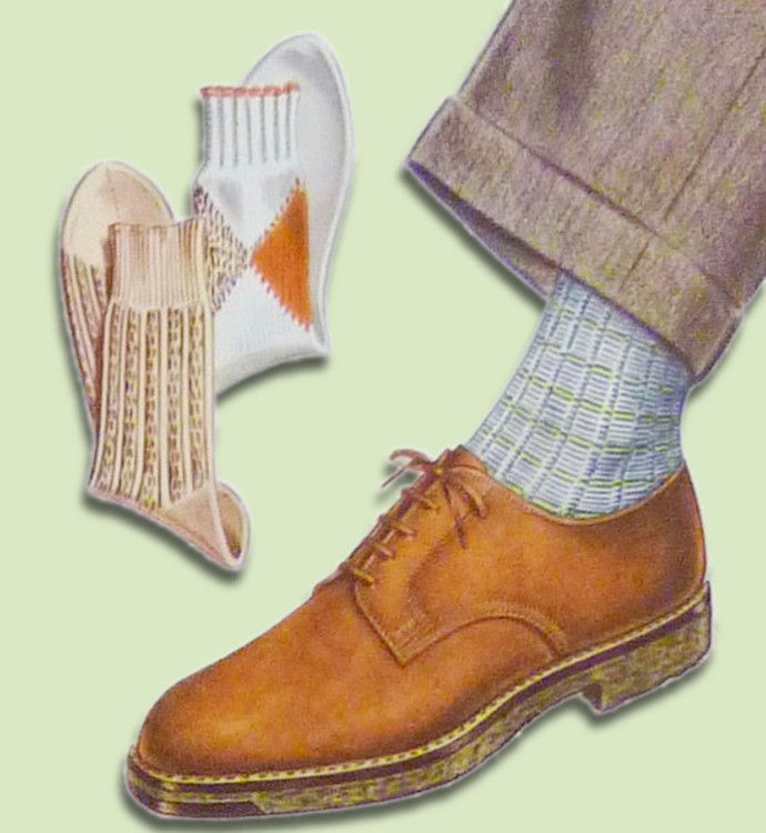 Светлые носки будут хорошо смотреться в сочетании с коричневыми ботинками и серыми брюками