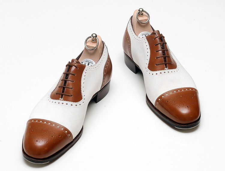 Двуцветные оксфорды (Spectator shoes) могут стать броским акцентом в уличном сете