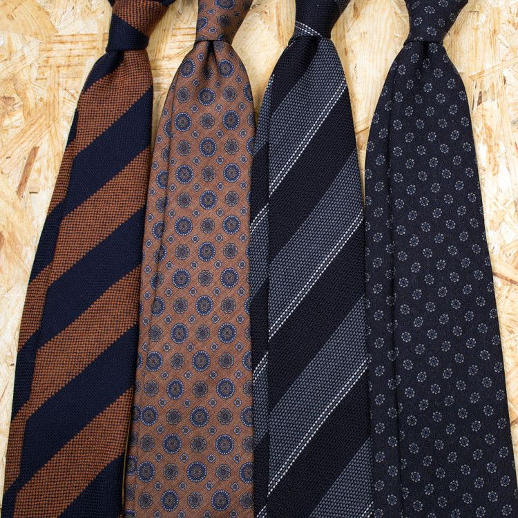 Интернет-магазин Berg&Berg предлагает подшитые вручную галстуки на любой вкус, выполненные из качественных итальянских тканей