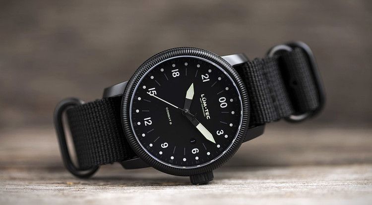 Наручные часы Lum-Tec Combat B27 Military отличаются лаконичным дизайном и могут быть использованы в сочетании с casual-одеждой