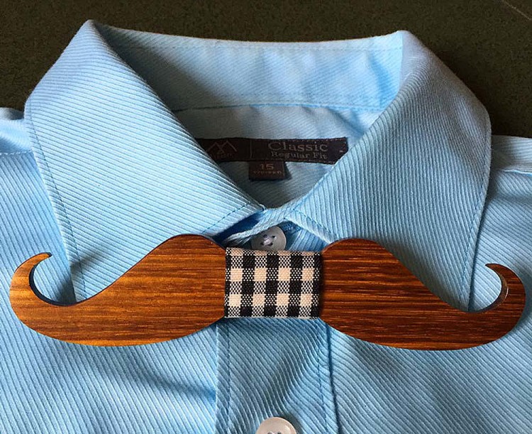 Деревянный галстук-бабочка – необычный для России элемент гардероба