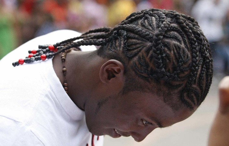 Брейды – вариант африканских кос, позволяющий создавать узоры из волос